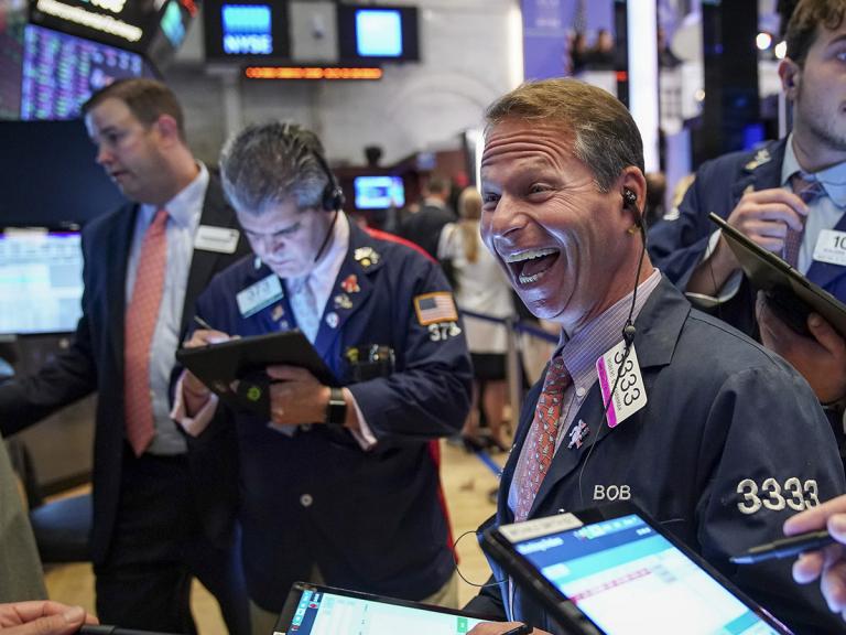 DOW JONES RALLIES TO THE TOP 